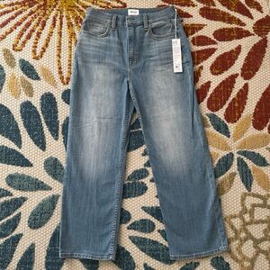Hudson NOA 
Mid Rise Straight Crop
Size 27